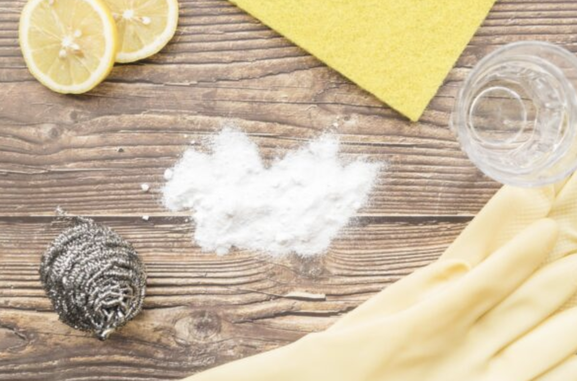 Come pulire il divano non sfoderabile con il bicarbonato?